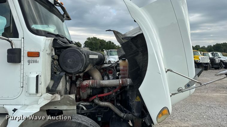 image for item DW6501 2008 International 9200i semi truck