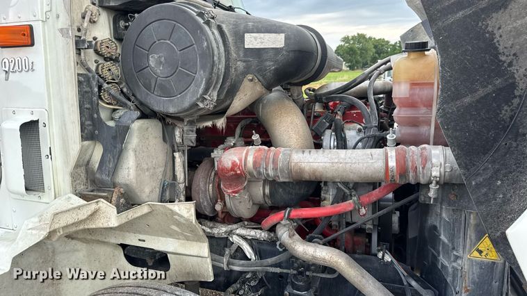 image for item DW6501 2008 International 9200i semi truck