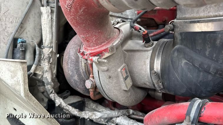 image for item DW6501 2008 International 9200i semi truck