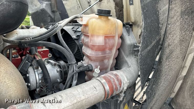 image for item DW6501 2008 International 9200i semi truck