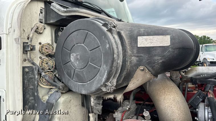 image for item DW6501 2008 International 9200i semi truck