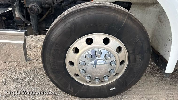 image for item DW6501 2008 International 9200i semi truck