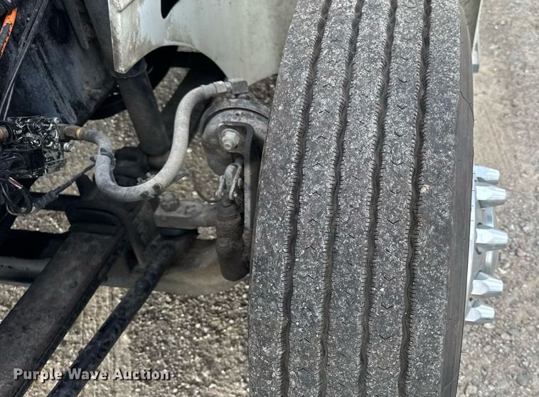 image for item DW6501 2008 International 9200i semi truck