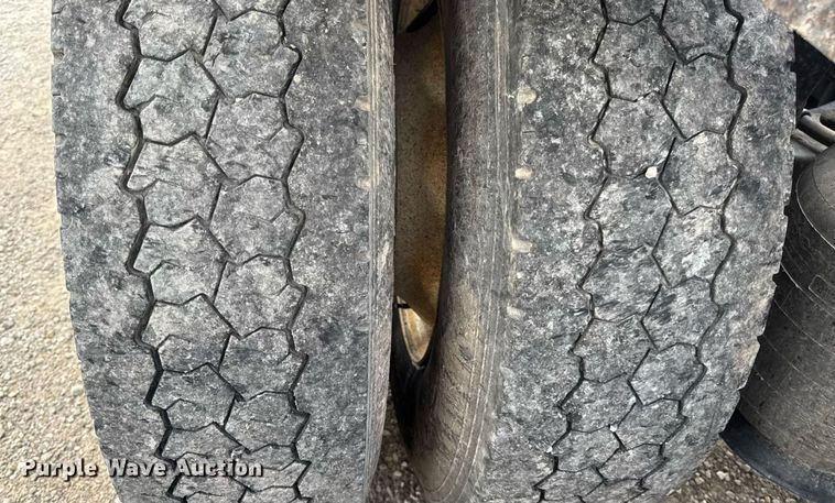 image for item DW6501 2008 International 9200i semi truck