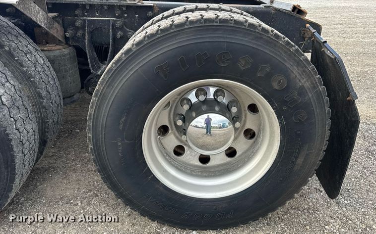 image for item DW6501 2008 International 9200i semi truck