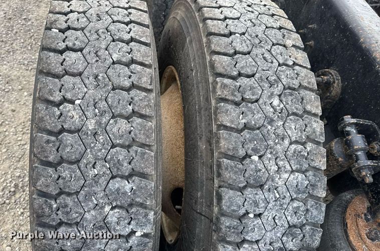 image for item DW6501 2008 International 9200i semi truck