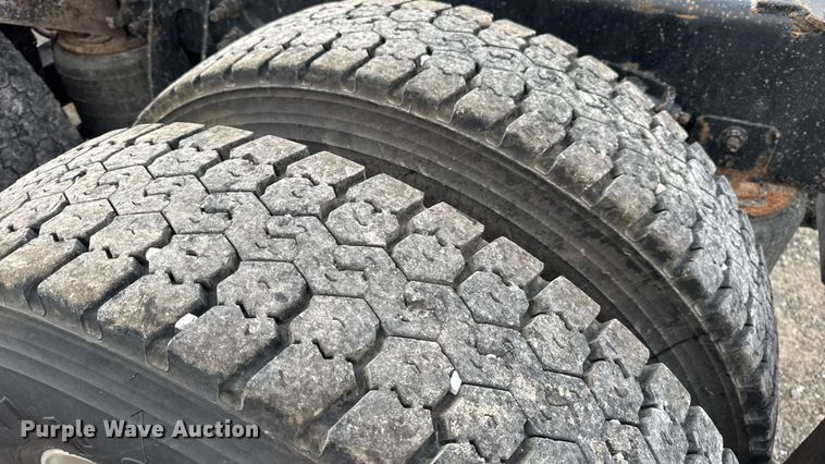 image for item DW6501 2008 International 9200i semi truck