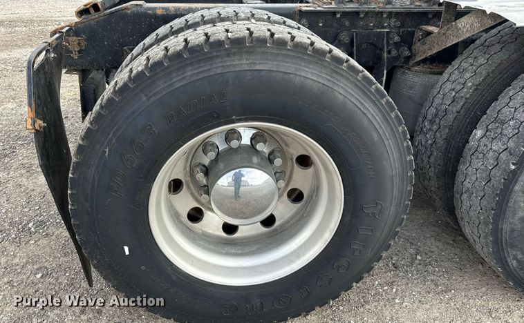 image for item DW6501 2008 International 9200i semi truck