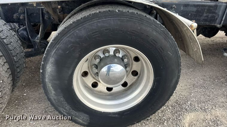 image for item DW6501 2008 International 9200i semi truck