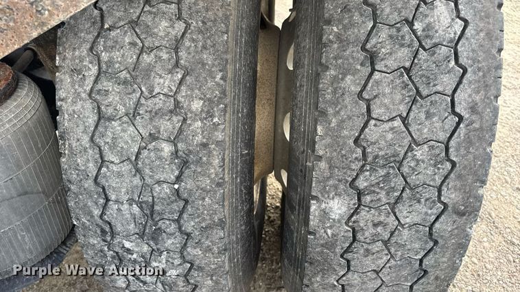 image for item DW6501 2008 International 9200i semi truck