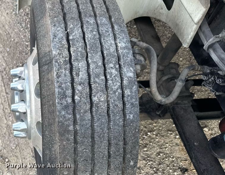 image for item DW6501 2008 International 9200i semi truck