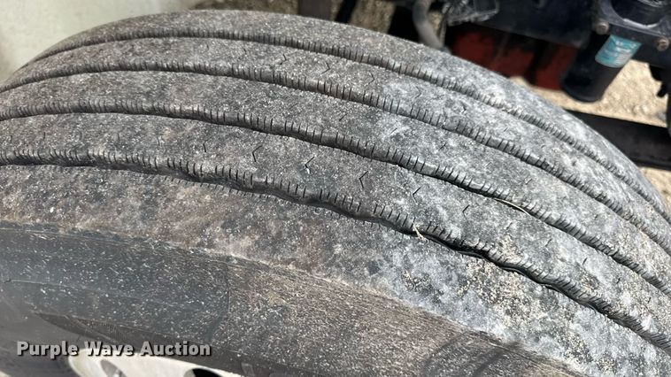 image for item DW6501 2008 International 9200i semi truck