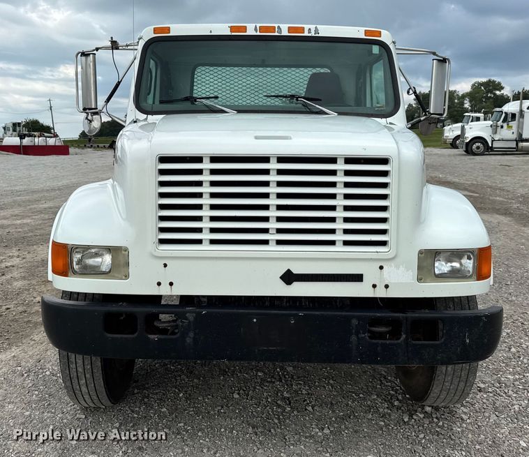 image for item DW6502 1997 International 4900 rollback truck