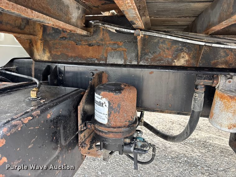 image for item DW6502 1997 International 4900 rollback truck