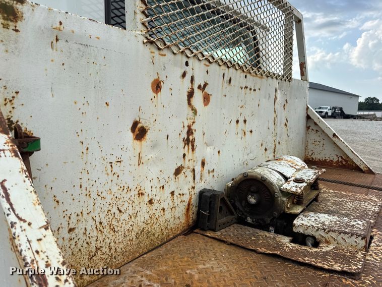 image for item DW6502 1997 International 4900 rollback truck