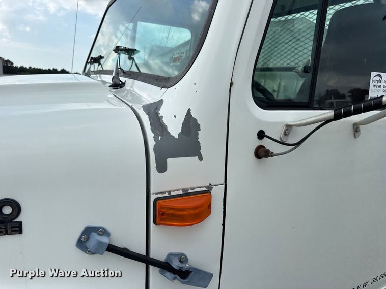 image for item DW6502 1997 International 4900 rollback truck