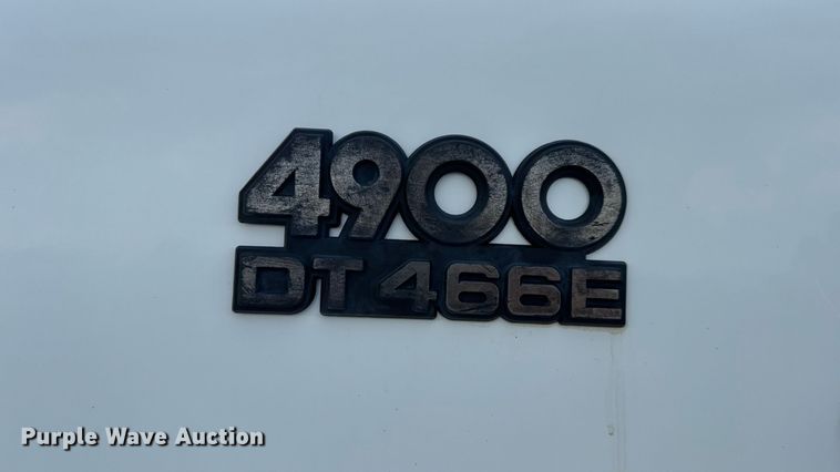 image for item DW6502 1997 International 4900 rollback truck