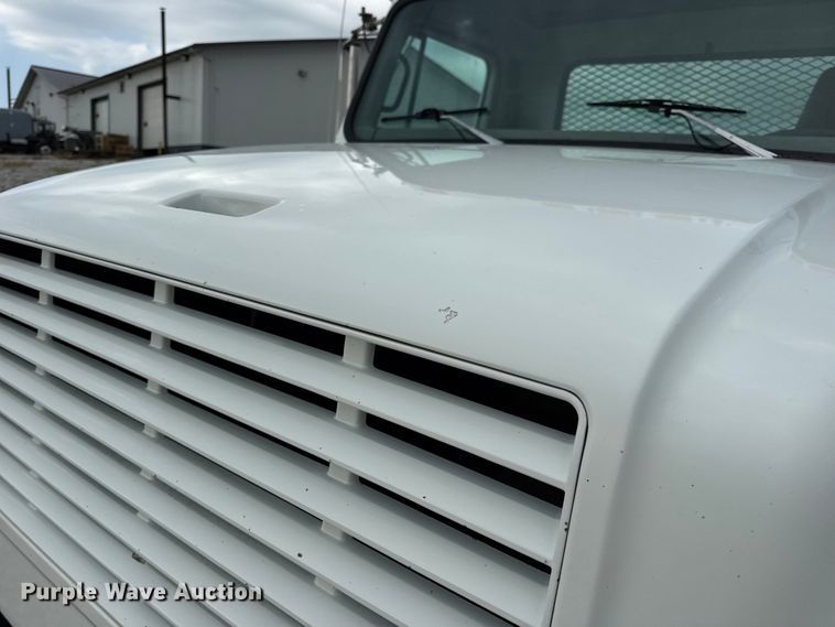 image for item DW6502 1997 International 4900 rollback truck