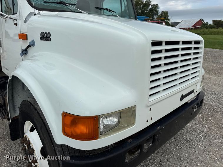 image for item DW6502 1997 International 4900 rollback truck