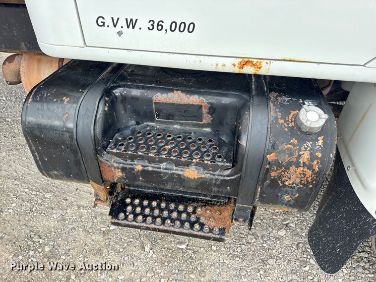 image for item DW6502 1997 International 4900 rollback truck