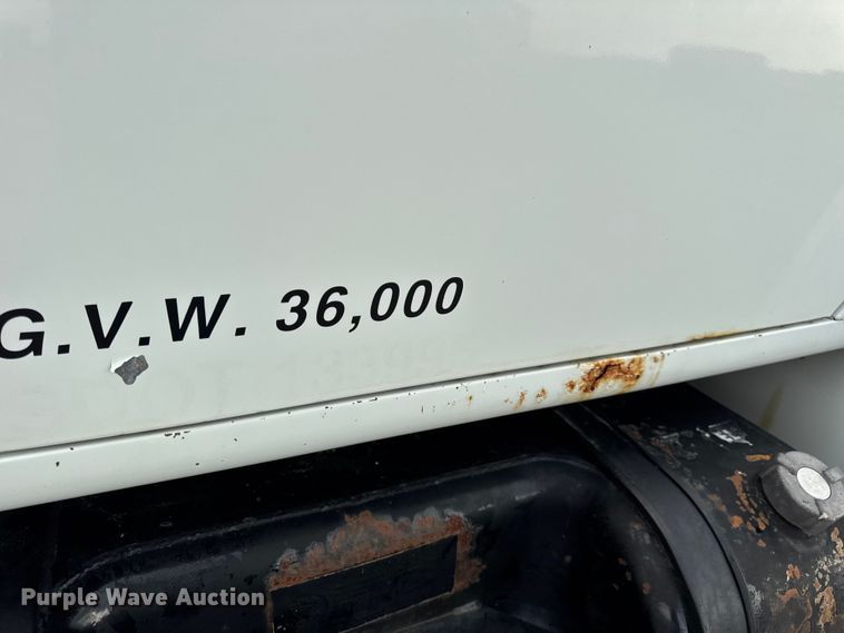 image for item DW6502 1997 International 4900 rollback truck