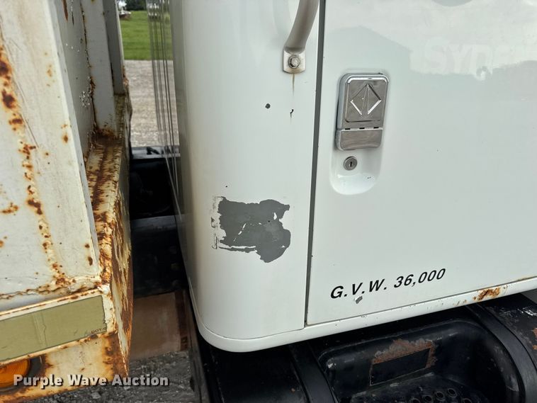 image for item DW6502 1997 International 4900 rollback truck