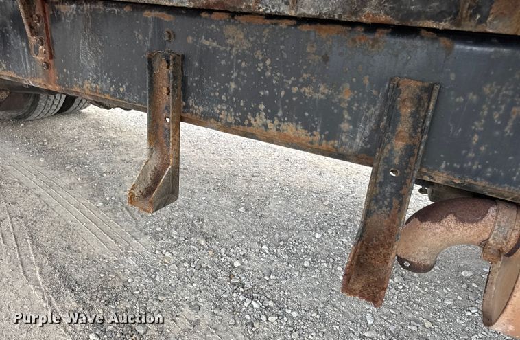 image for item DW6502 1997 International 4900 rollback truck