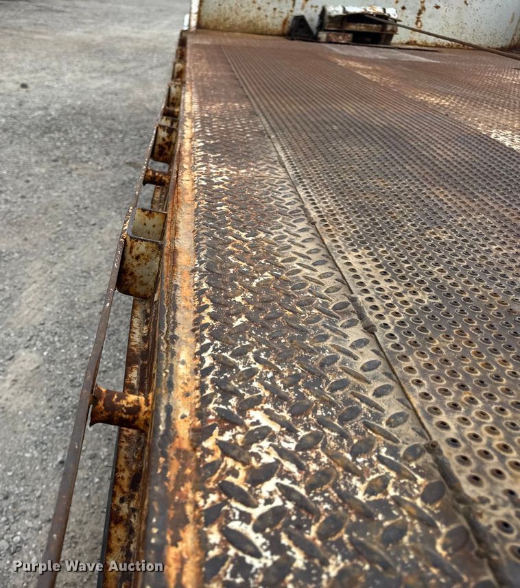 image for item DW6502 1997 International 4900 rollback truck