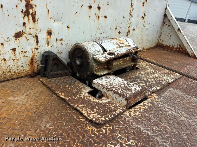 image for item DW6502 1997 International 4900 rollback truck