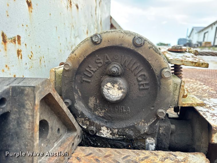 image for item DW6502 1997 International 4900 rollback truck