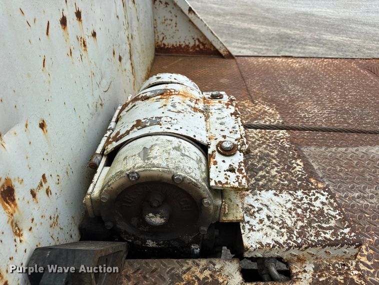 image for item DW6502 1997 International 4900 rollback truck