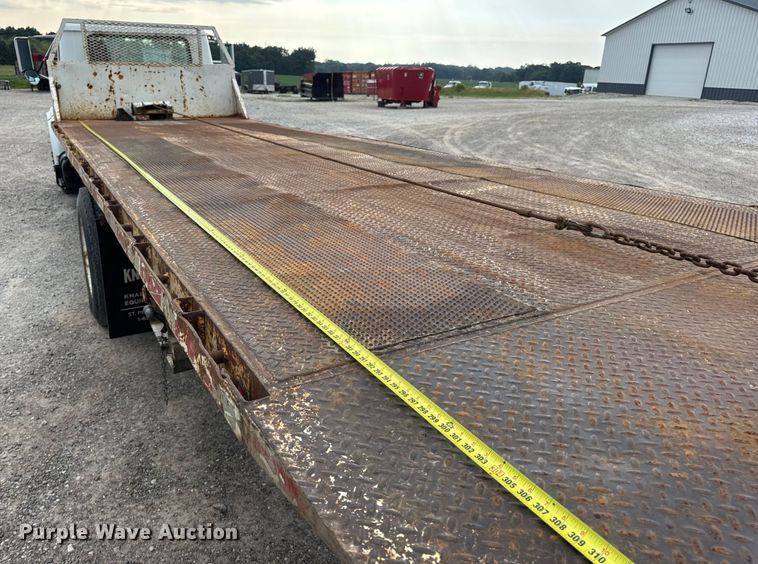 image for item DW6502 1997 International 4900 rollback truck