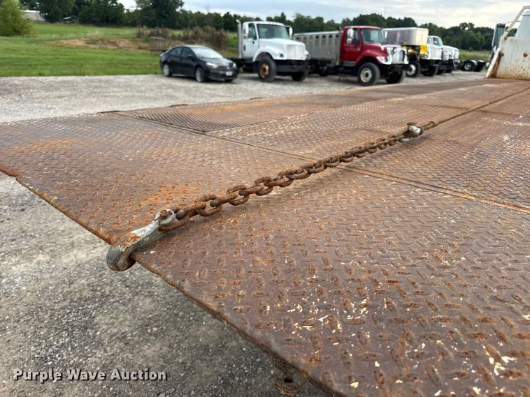 image for item DW6502 1997 International 4900 rollback truck