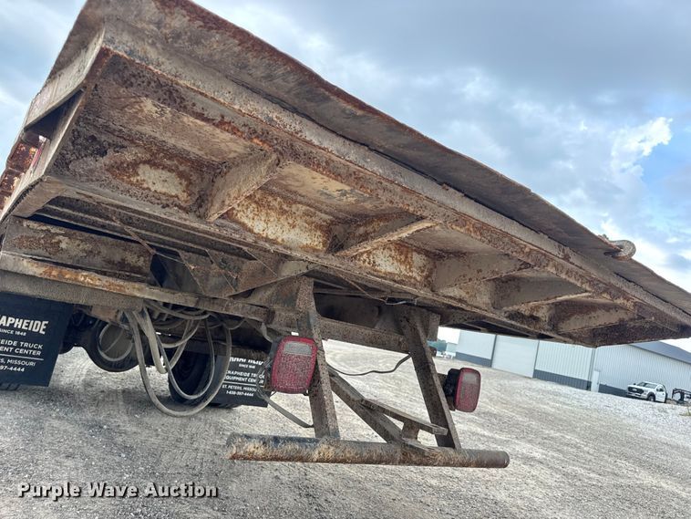 image for item DW6502 1997 International 4900 rollback truck