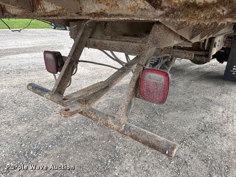 image for item DW6502 1997 International 4900 rollback truck