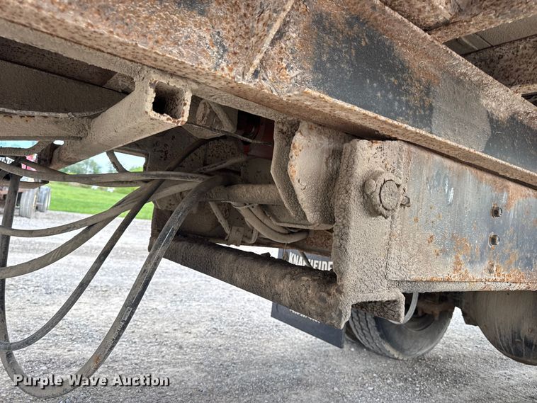 image for item DW6502 1997 International 4900 rollback truck