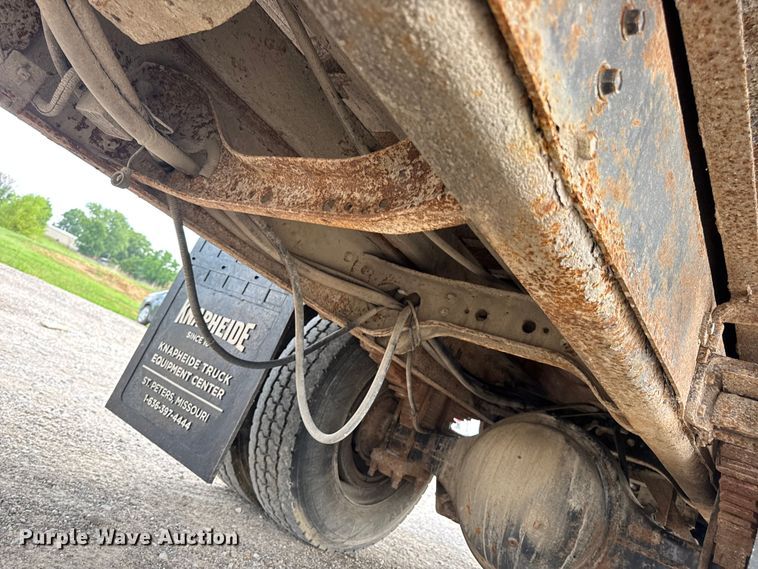 image for item DW6502 1997 International 4900 rollback truck