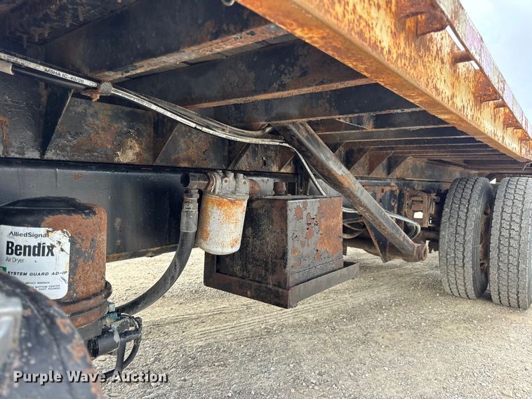 image for item DW6502 1997 International 4900 rollback truck