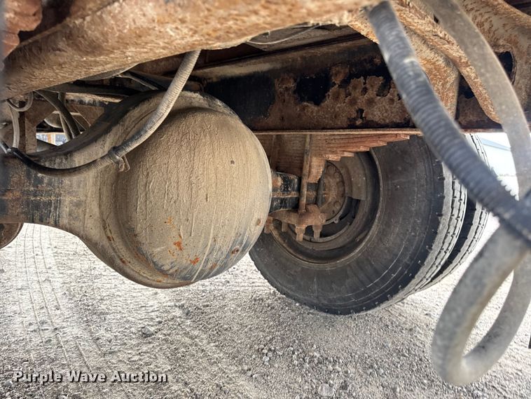 image for item DW6502 1997 International 4900 rollback truck