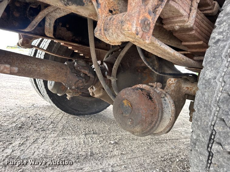 image for item DW6502 1997 International 4900 rollback truck