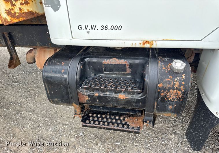 image for item DW6502 1997 International 4900 rollback truck