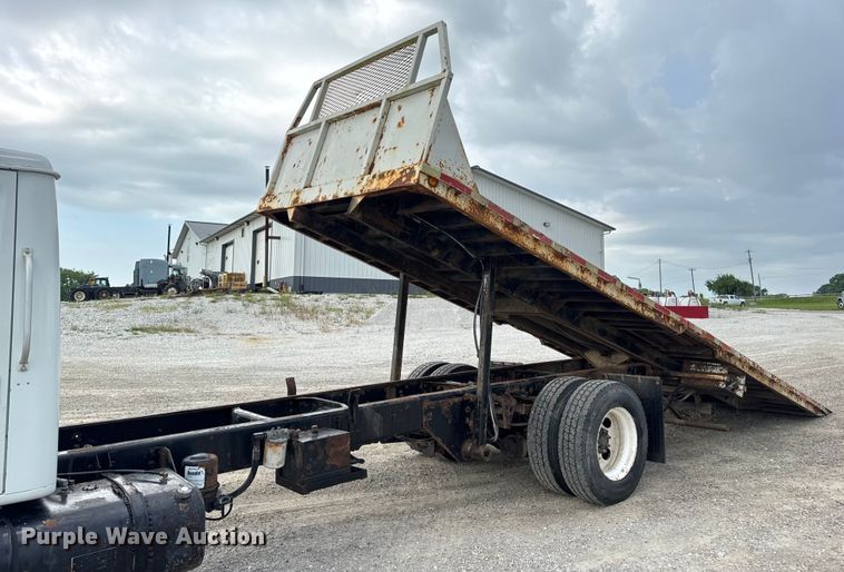 image for item DW6502 1997 International 4900 rollback truck