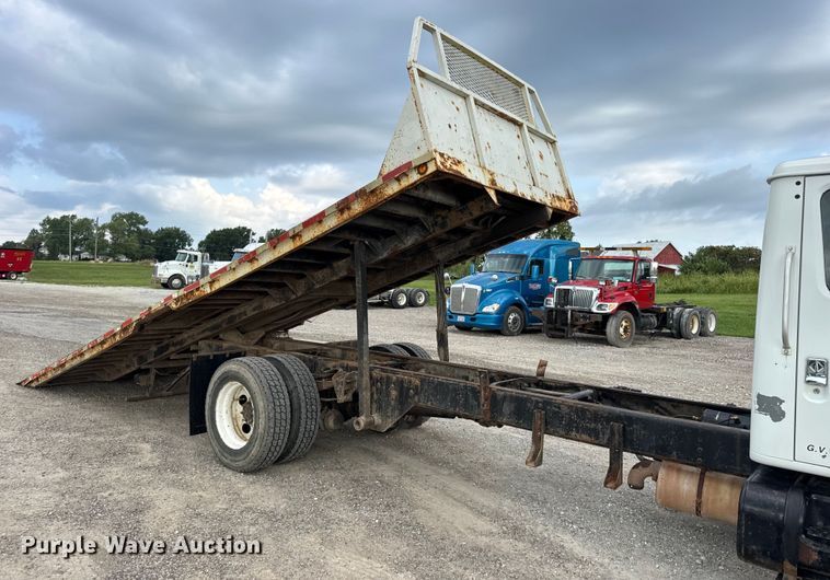image for item DW6502 1997 International 4900 rollback truck
