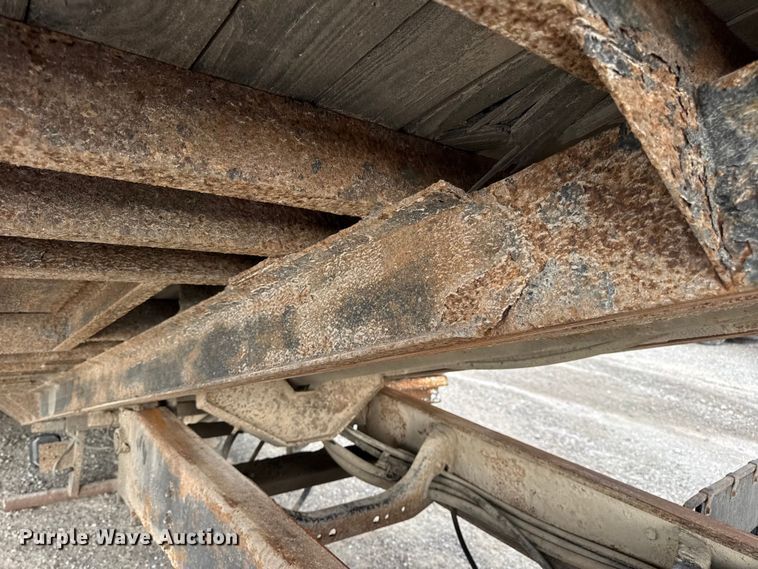 image for item DW6502 1997 International 4900 rollback truck