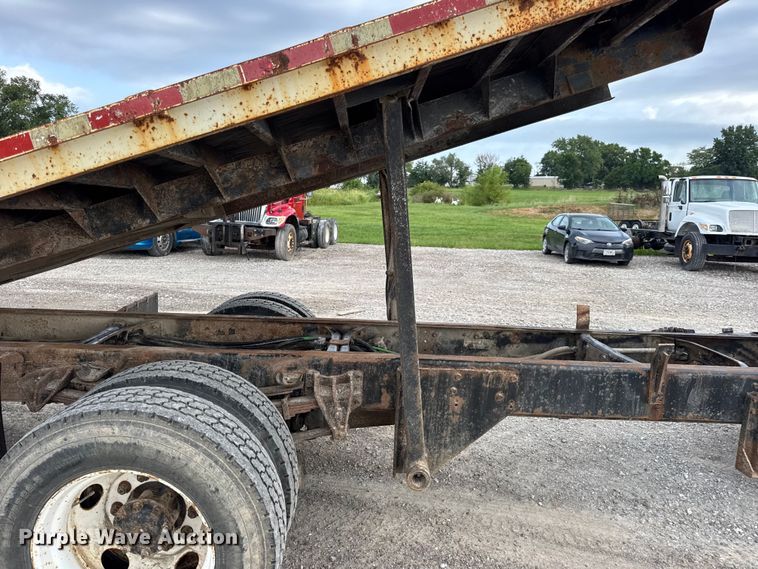 image for item DW6502 1997 International 4900 rollback truck