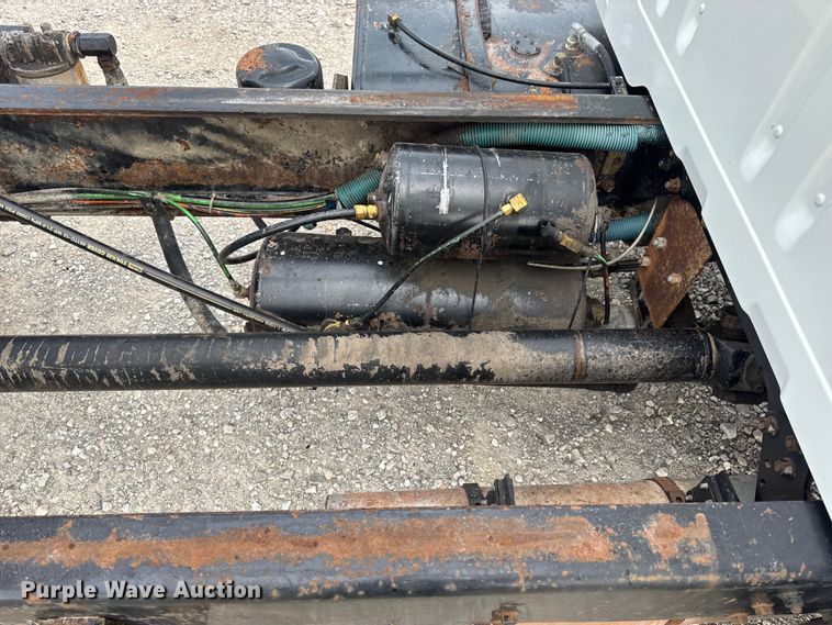 image for item DW6502 1997 International 4900 rollback truck