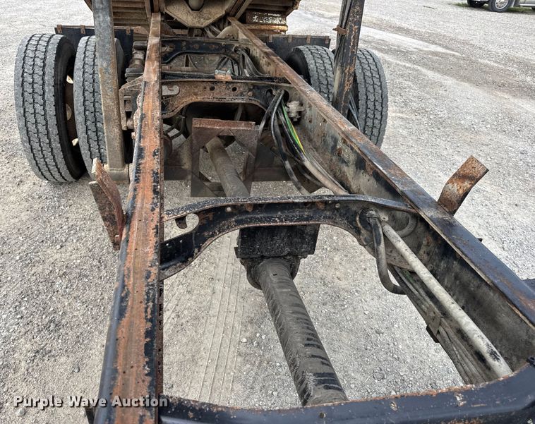 image for item DW6502 1997 International 4900 rollback truck