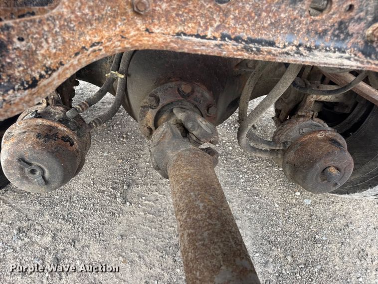 image for item DW6502 1997 International 4900 rollback truck