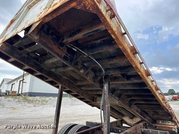 image for item DW6502 1997 International 4900 rollback truck