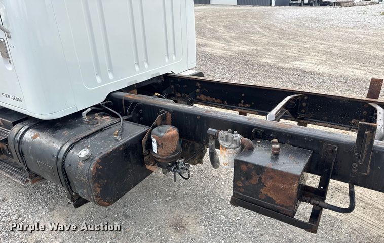 image for item DW6502 1997 International 4900 rollback truck